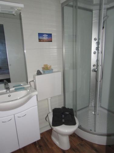 
Ein Badezimmer in der Unterkunft Ferienwohnungen Köckhausen Nähe Red Bull Ring
