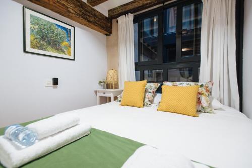 Posteľ alebo postele v izbe v ubytovaní Casa Galera Historic Downtown Apartment in Seville