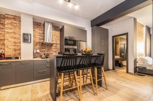 MOS Luxury City Suites - The R suite