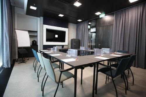 a conference room with a long table and chairs at arte Hotel Salzburg in Salzburg