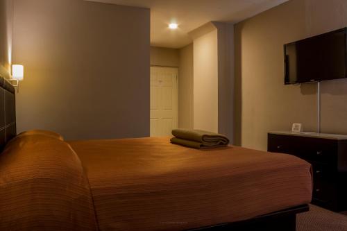 Una cama o camas en una habitación de BONITTO INN® Tampico Lomas