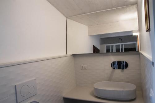 a bathroom with a white toilet in a room at Alghero in bicicletta in Alghero