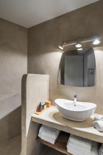 Gallery image of Chora Kythnos Suites adults only in Kithnos
