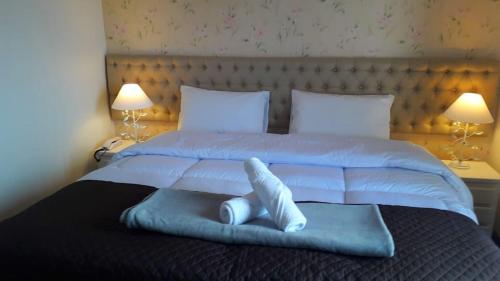 Una cama o camas en una habitación de Refúgio das Rosas