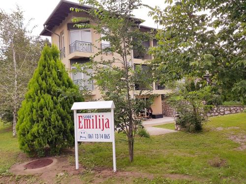 a real estate sign in front of a house at Sobe EMILIJA in Veliko Gradište
