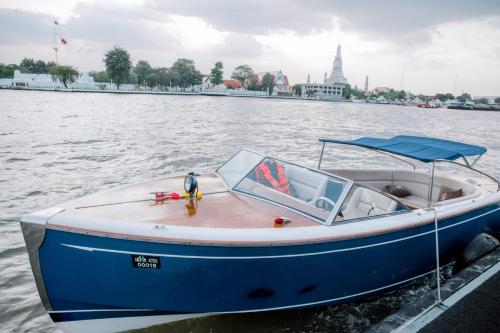Výhled na řeku, která protéká v blízkosti hotelu