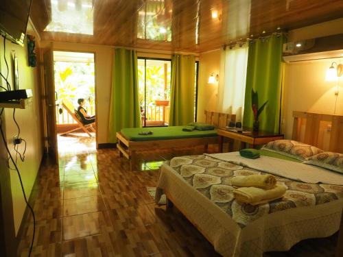 a bedroom with two beds and a pool table at Casa el Tortugo in Drake