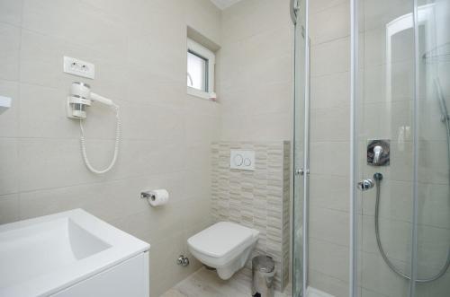 Koupelna v ubytování Apartments Zorka