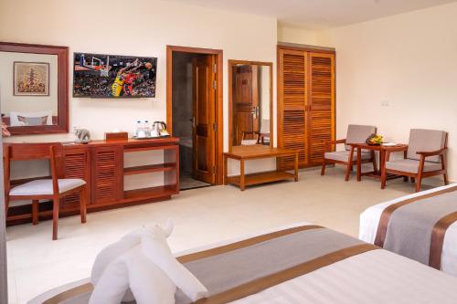Postel nebo postele na pokoji v ubytování Mony Reach Angkor Hotel