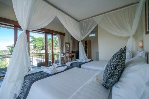 Llit o llits en una habitació de Adi Bisma Inn by Mahaputra-CHSE Certified