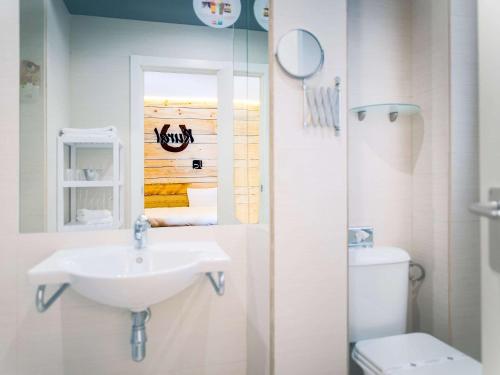 Koupelna v ubytování Hotel Ibis Styles La Rioja Arnedo
