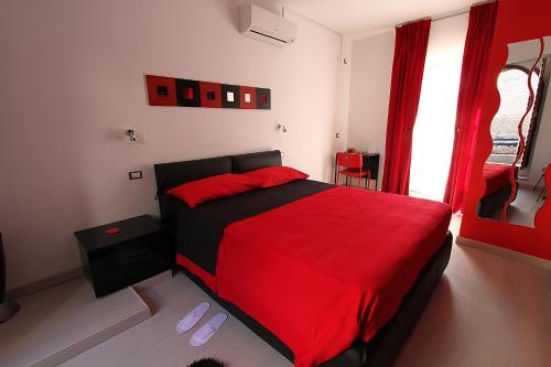 Un ou plusieurs lits dans un hébergement de l'établissement Bedrooms Ninfa Del Lago