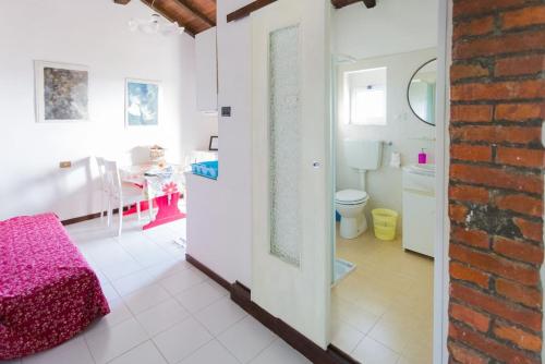Fattoria Cristina Romantic Garden Studio with Pool & Farm Animals in Tuscany - Fenice