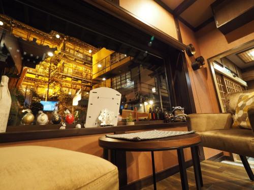 Лаундж або бар в Ikariya Ryokan