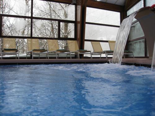 Bazén v ubytování SOMMOS Hotel Aneto nebo v jeho okolí
