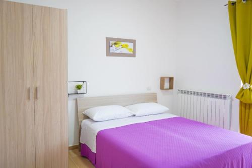 Un pat sau paturi într-o cameră la Villa Giulia