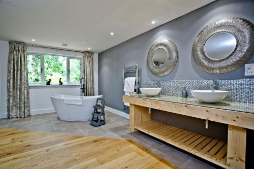 Ένα μπάνιο στο Cedar Lodge, South View Lodges, Exeter