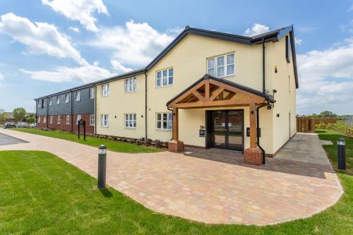 a large white building with a brick driveway at The Aviator, formerly Smugglers Cove, Clacton On Sea by Marston's Inns in Clacton-on-Sea