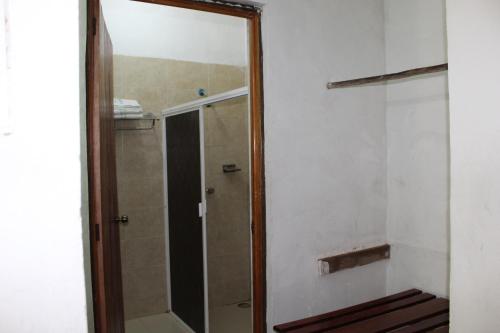 a shower with a glass door in a bathroom at Topche, Centro Ecoturístico in Lacanjá