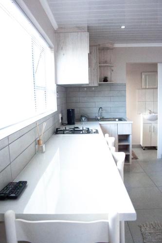 Η κουζίνα ή μικρή κουζίνα στο Kelzane Self-Catering