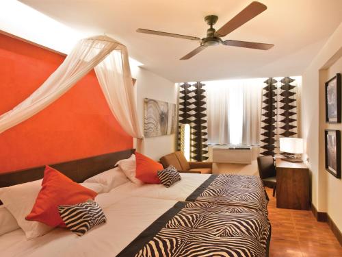 a bedroom with a bed and a ceiling fan at Magic Aqua Rock Gardens in Benidorm