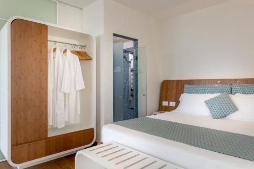 Postel nebo postele na pokoji v ubytování T-Suite Hotel