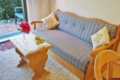 a living room with a couch and a table at Der Sonnenhof - Ferienwohnungen in Obermaiselstein