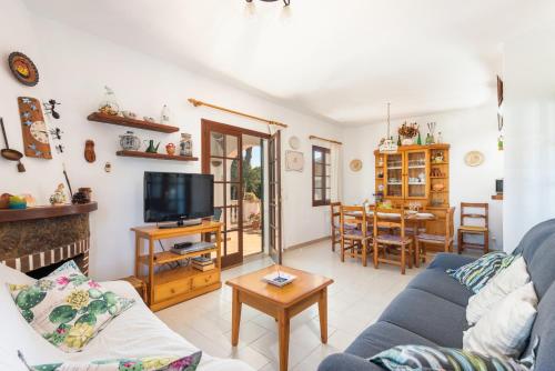 Gallery image of Villa BON SOL in Cala'n Bosch