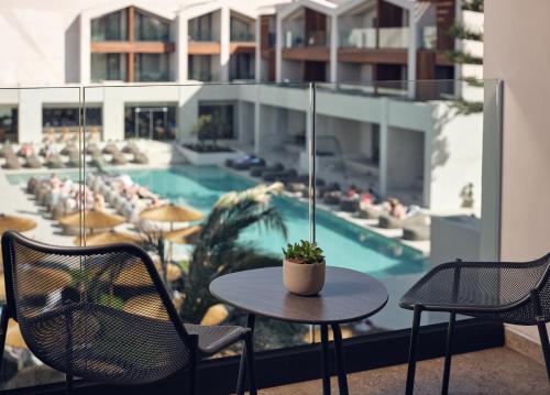 La alberca dentro o cerca de Contessina Hotel