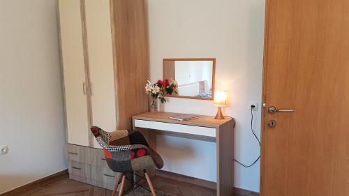 a room with a desk with a mirror and a chair at Holiday Home Kerniat in Pula