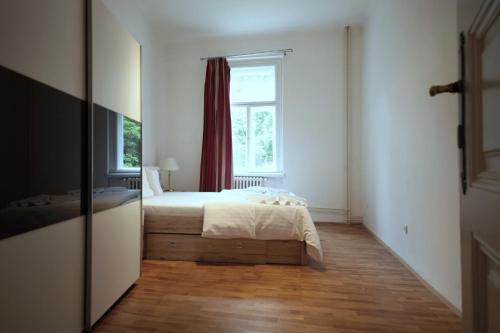 Sekaninova 52 Retro Flat