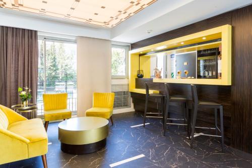 a bar in a room with chairs and a table at Best Western Hôtel Journel Antibes Juan-les-Pins in Antibes