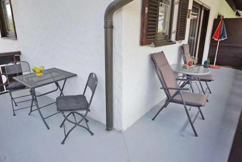 a table and chairs sitting on a patio at Der Sonnenhof - Ferienwohnungen in Obermaiselstein