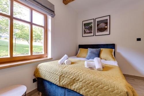Postel nebo postele na pokoji v ubytování Biała Owieczka B&B Szczyrk
