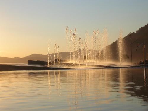 a fountain in the middle of a body of water at oltremare soul houses in Chiavari