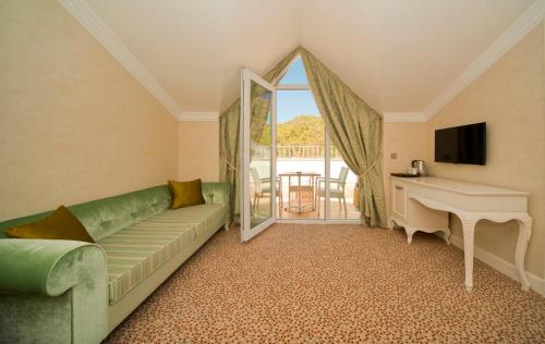 Μια τηλεόραση ή/και κέντρο ψυχαγωγίας στο Grand Gocek Hotel