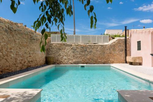 a swimming pool in the backyard of a house at Ca sa Padrina in Llucmajor
