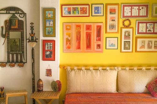 Beautiful apartment (very high ceiling) next to the beach with 2 separate bedrooms