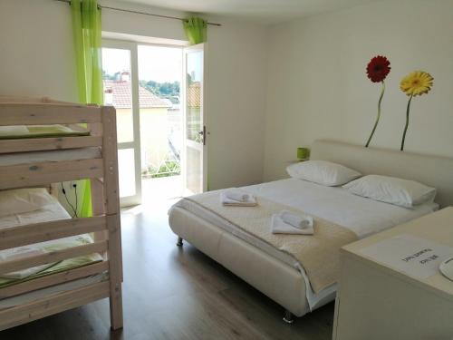 Posteľ alebo postele v izbe v ubytovaní Apartment Roky