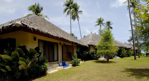 Bangsak Village - Adults Only - SHA Extra Plusにある庭