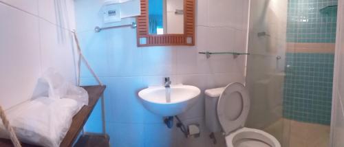 a bathroom with a toilet and a sink at Airport Pousada in Cabo Frio