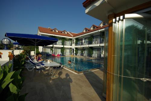 a swimming pool with a table and chairs in a house at Rota Hotel in Dalyan