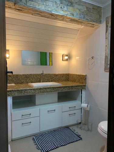 a bathroom with a sink and a toilet at Chalé do Recanto in Lumiar