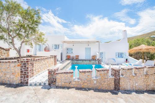 Starlight Luxury Seaside Villa & Suitesの敷地内または近くにあるプール
