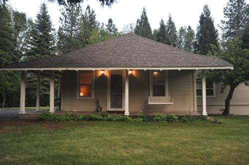 a small house with a porch and a yard at McCloud Hotel in McCloud