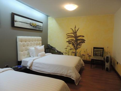 a hotel room with two beds in a room at Arhaná Hosteria & Resort in Gualaceo