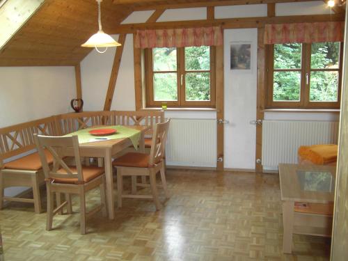 Reštaurácia alebo iné gastronomické zariadenie v ubytovaní Friesenhof Blank