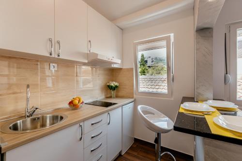 Η κουζίνα ή μικρή κουζίνα στο Apartman Mia