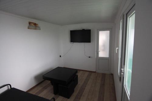 Hitas house tesisinde bir televizyon ve/veya eğlence merkezi