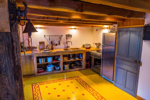 Nhà bếp/bếp nhỏ tại Chambre double avec salle de bain dans chalet cosy